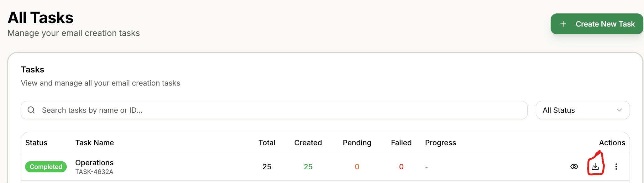 Lista de tareas de correo de MailCreator con una tarea completada y la acción de descarga del CSV resaltada